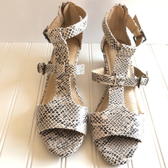 A2 By Aerosoles Shoes - A2 by Aerosoles Applause Strappy Sandal ~ Size 8